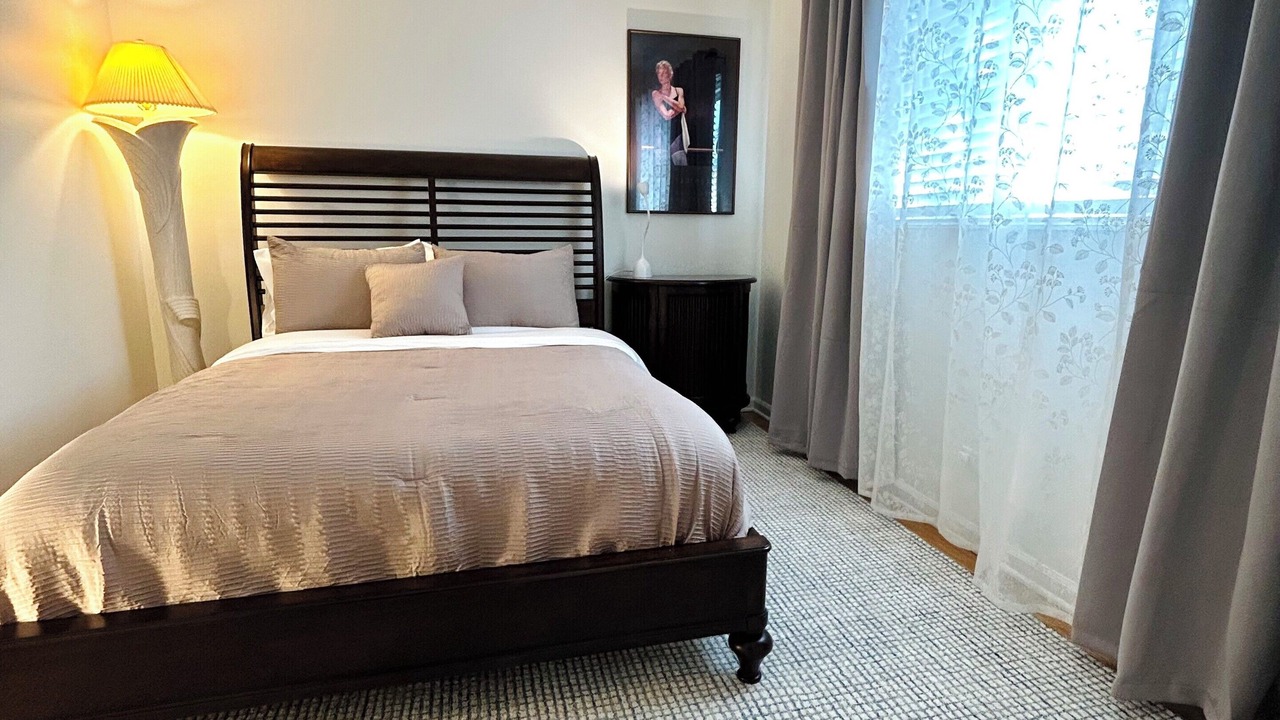 Photo of Bedroom in Lake Forest