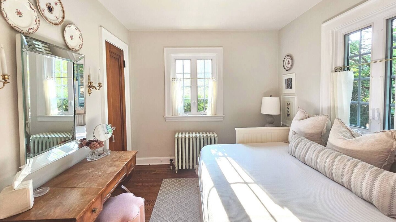 Photo of Bedroom in Highwood