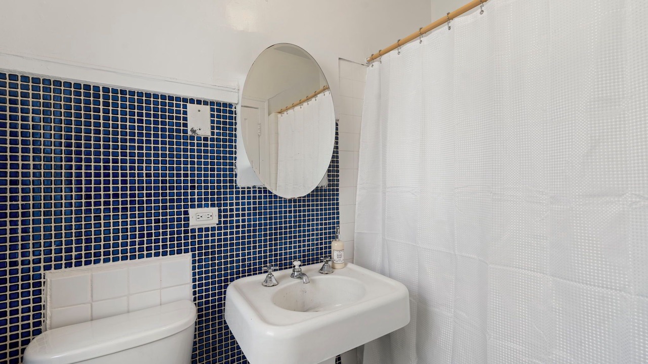 Photo of Bathroom in Rogers Park