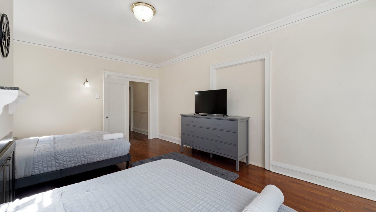 Photo of Bedroom in Rogers Park