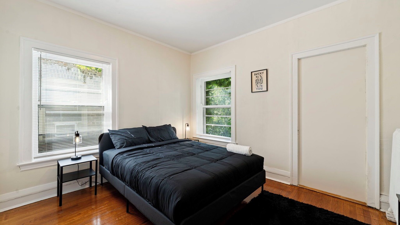 Photo of Bedroom in Rogers Park