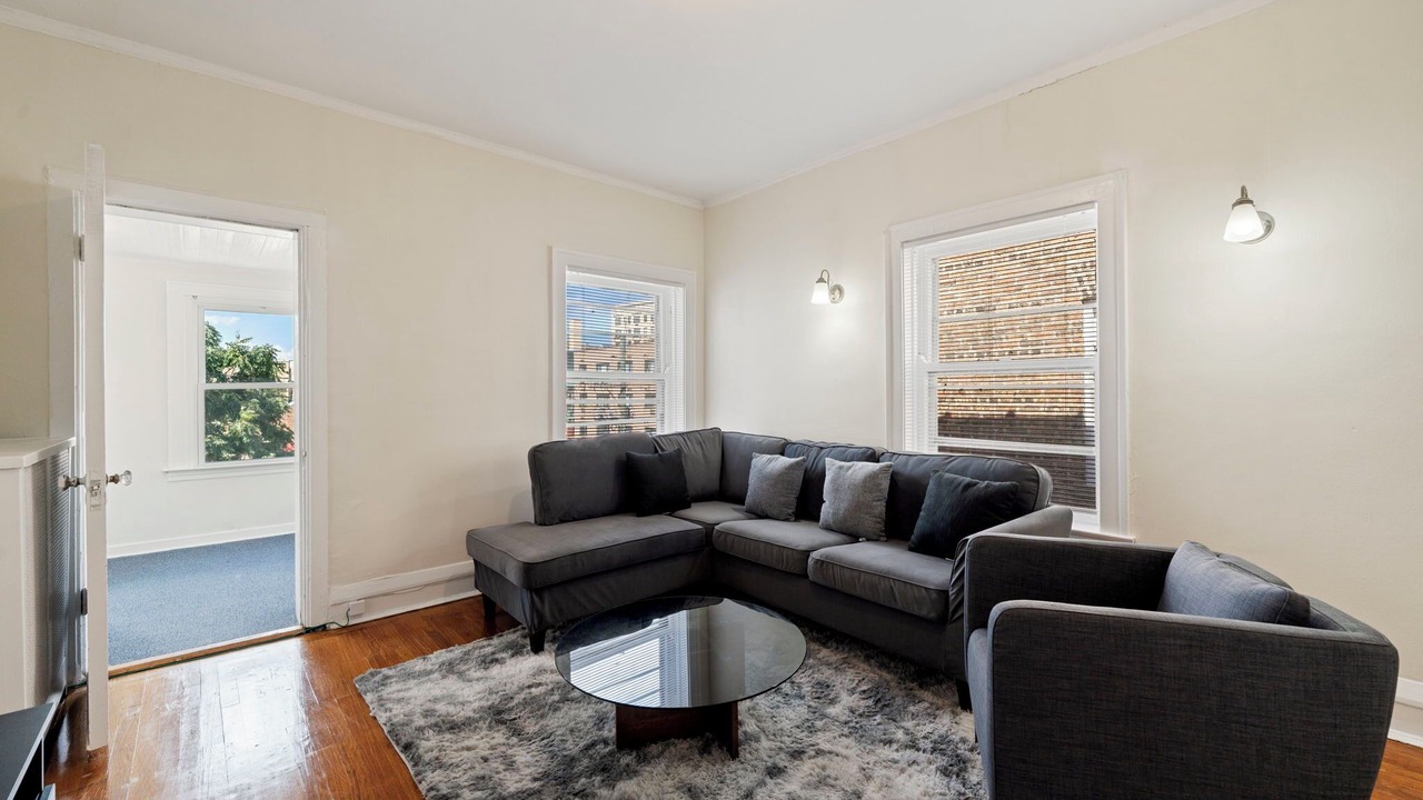 Photo of Livingroom in Rogers Park