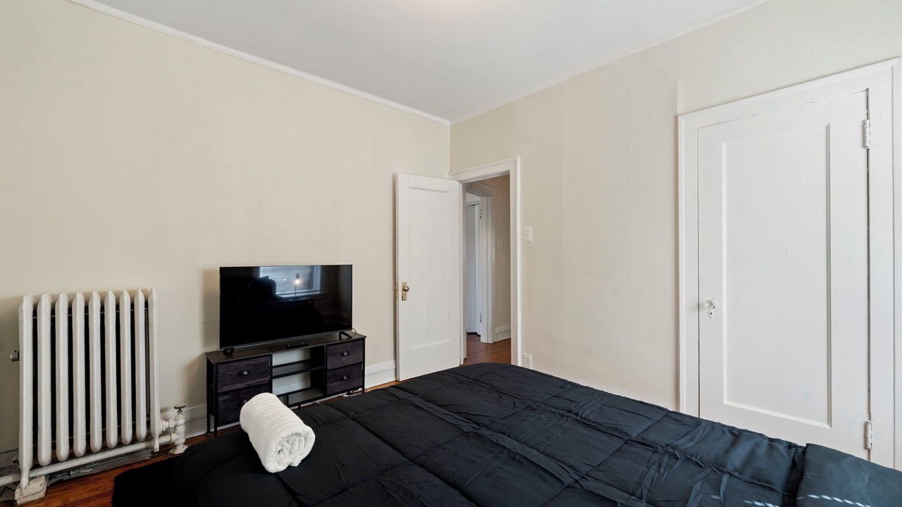 Photo of Bedroom in Rogers Park