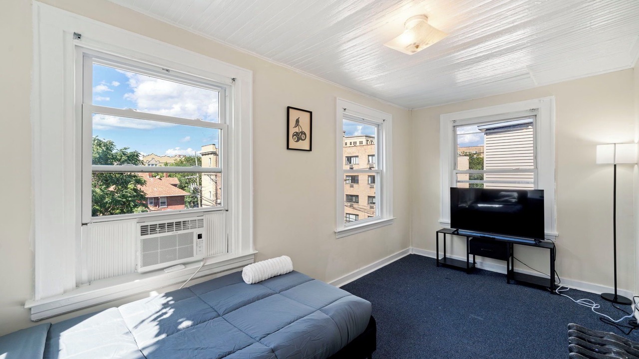 Photo of Bedroom in Rogers Park