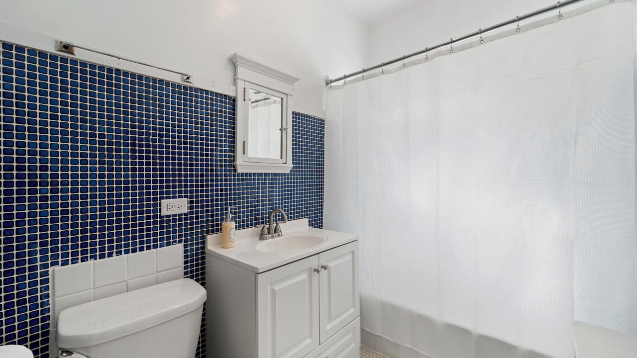 Photo of Bathroom in Rogers Park