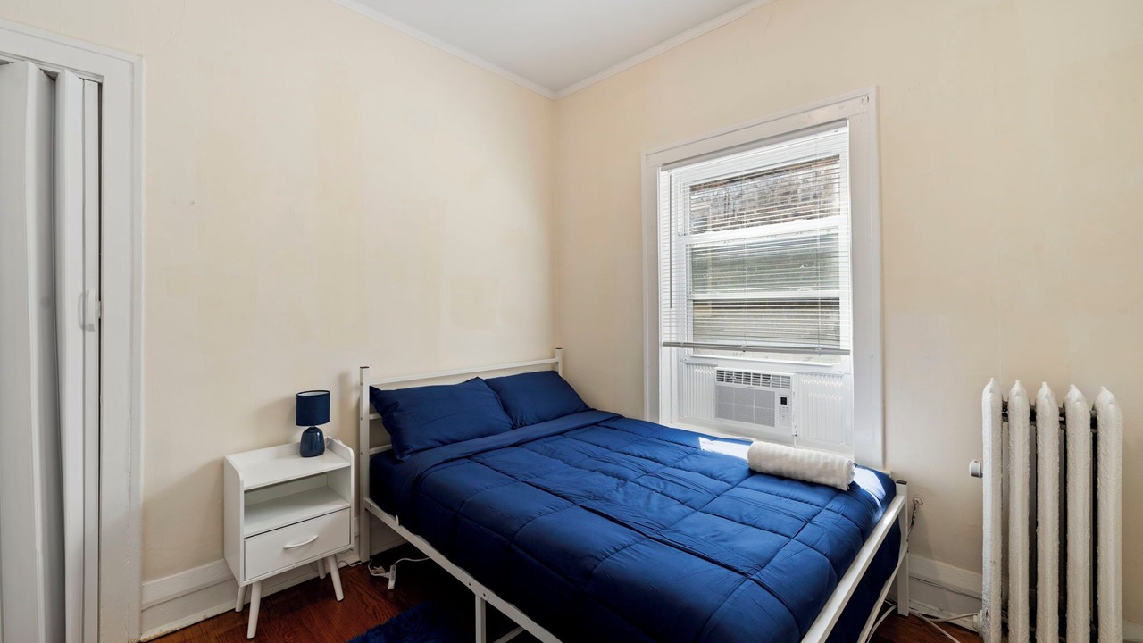 Photo of Bedroom in Rogers Park