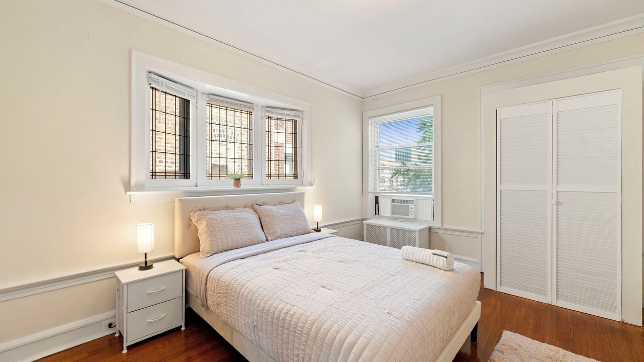 Photo of Bedroom in Rogers Park