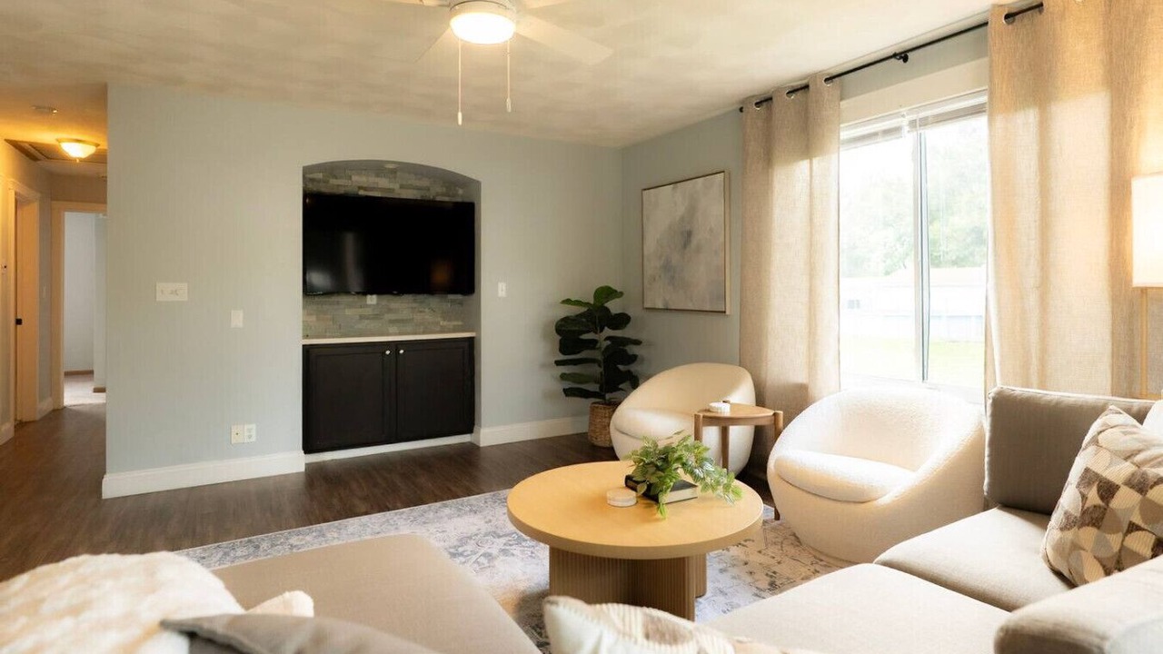 Photo of Livingroom in East Peoria