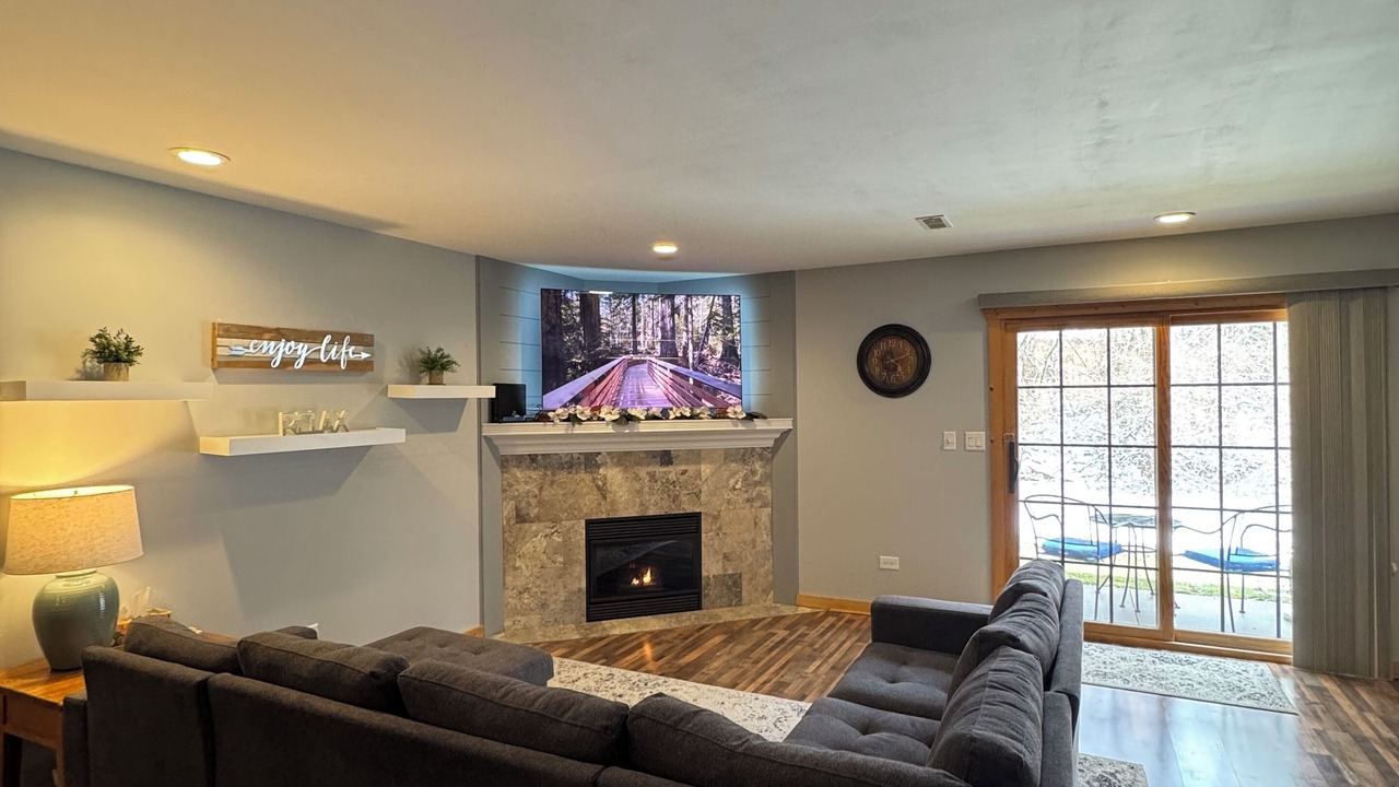 Photo of Livingroom in Oglesby
