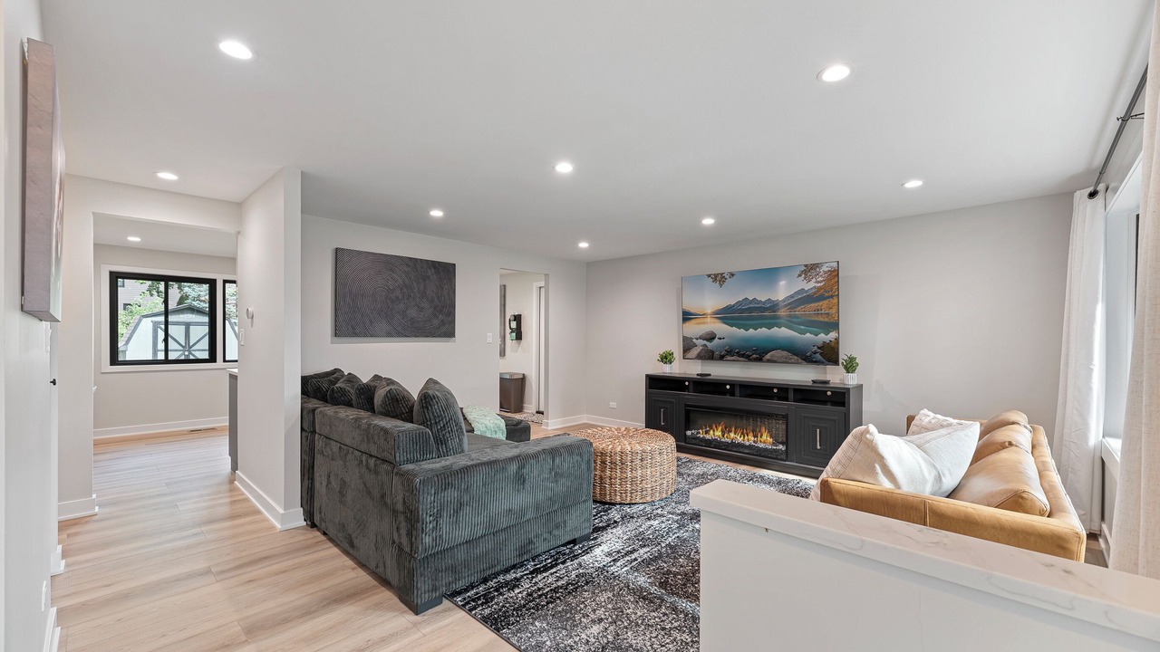 Photo of Livingroom in Schaumburg