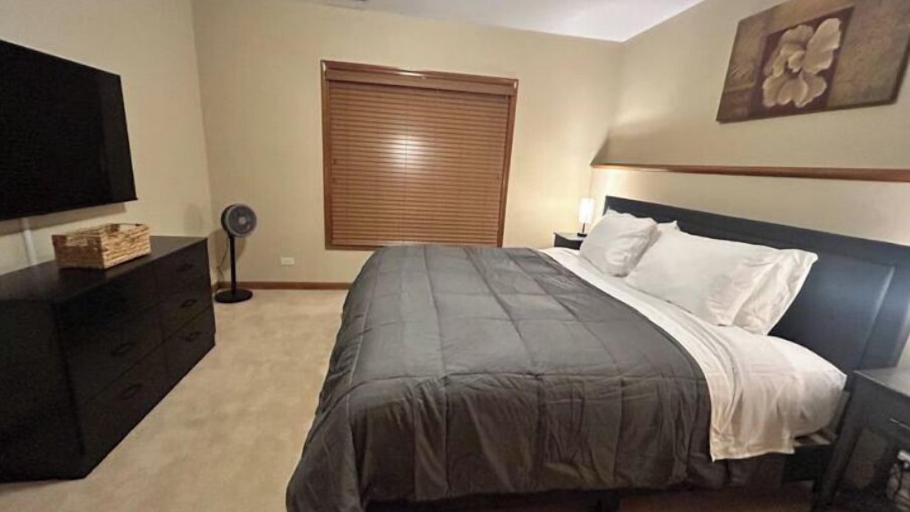 Photo of Bedroom in Glen Ellyn