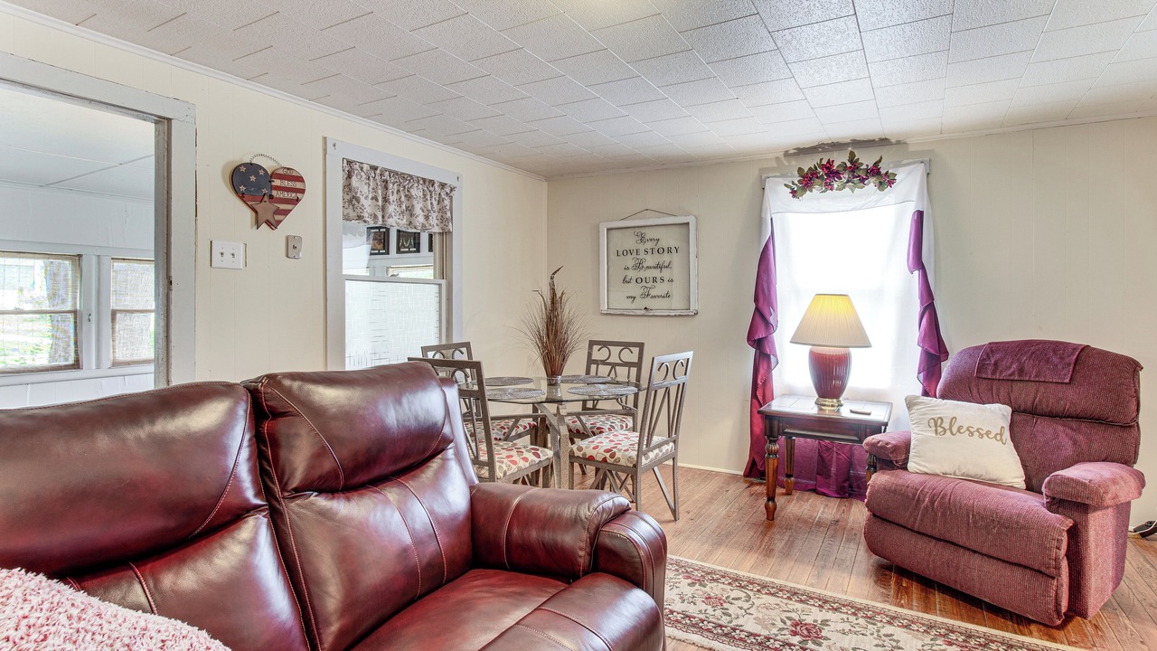 Photo of Livingroom in Hillsboro
