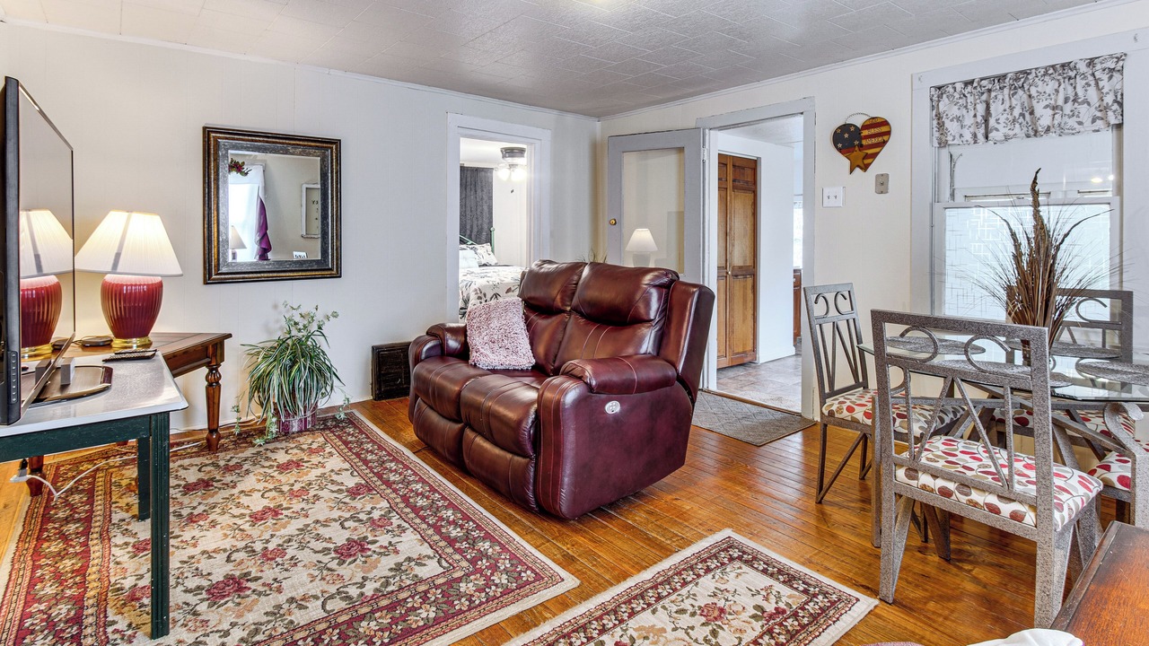 Photo of Livingroom in Hillsboro