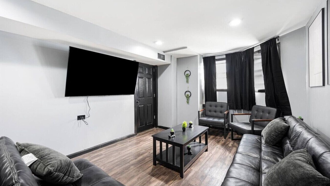 Photo of Livingroom in Little Village