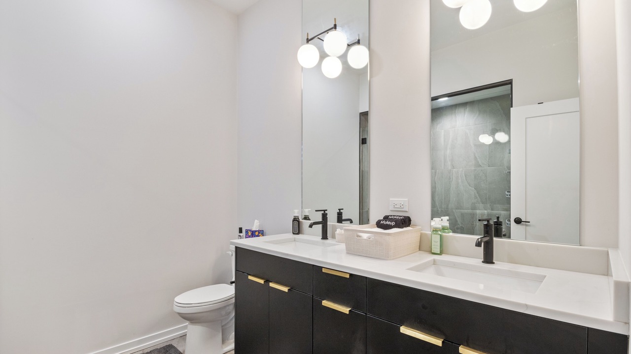 Photo of Bathroom in Grand Boulevard