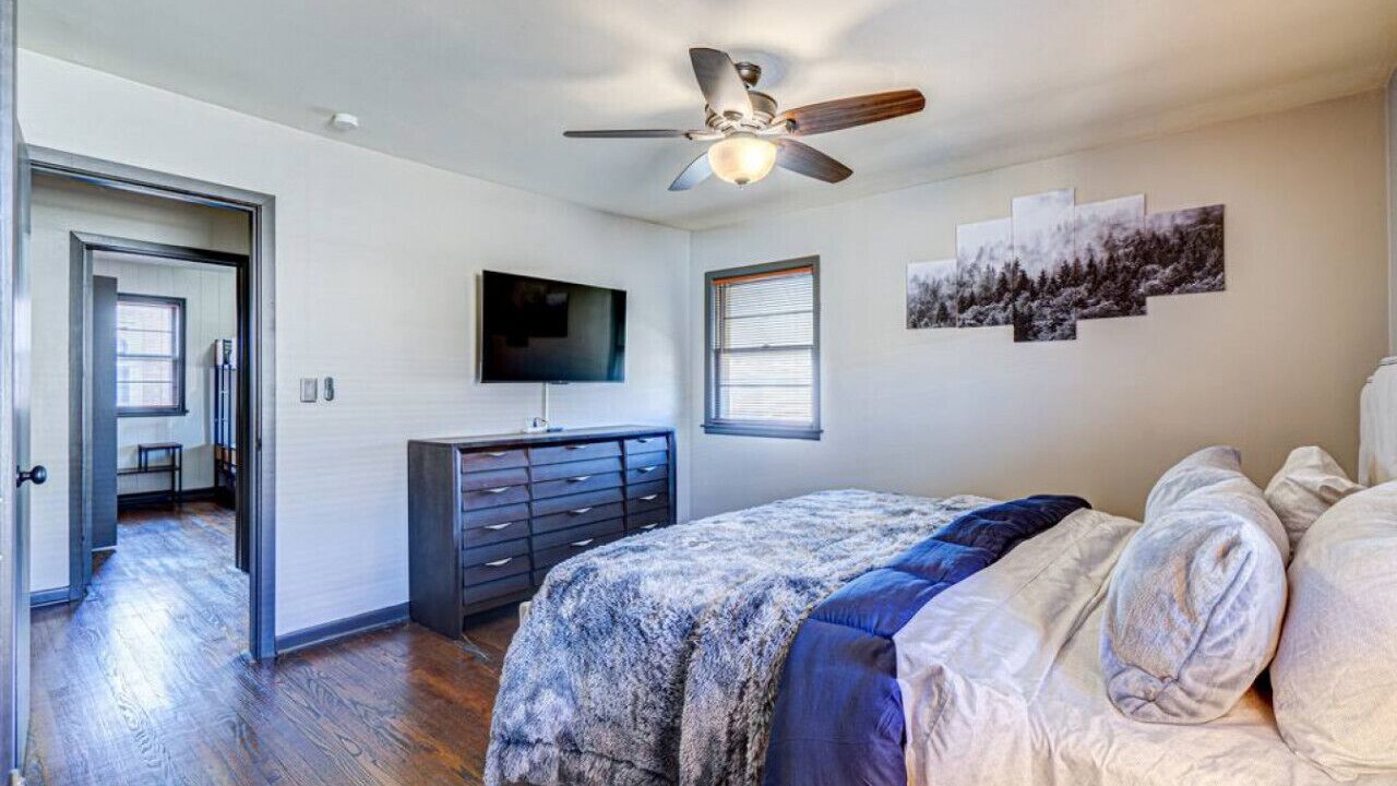 Photo of Bedroom in Elmwood Park