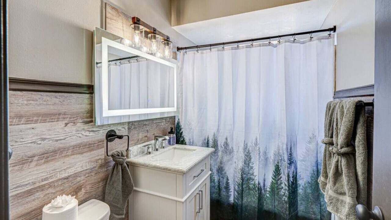 Photo of Bathroom in Elmwood Park