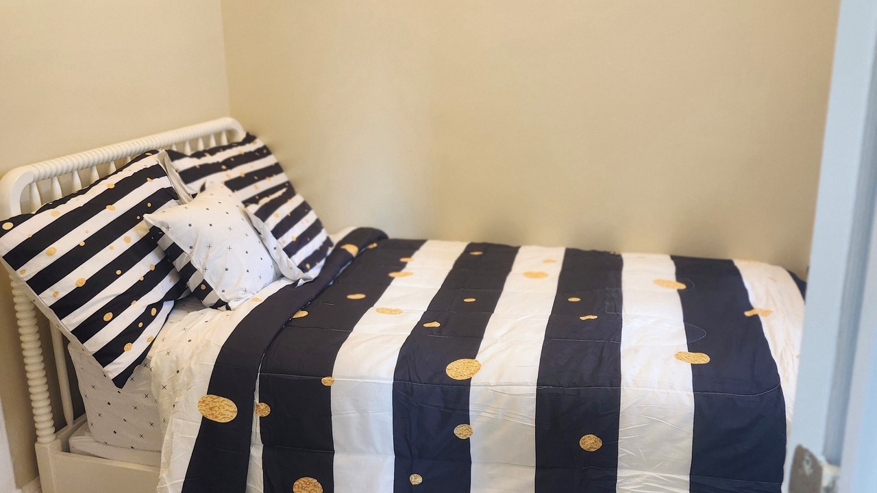 Photo of Bedroom in Greater Grand Crossing