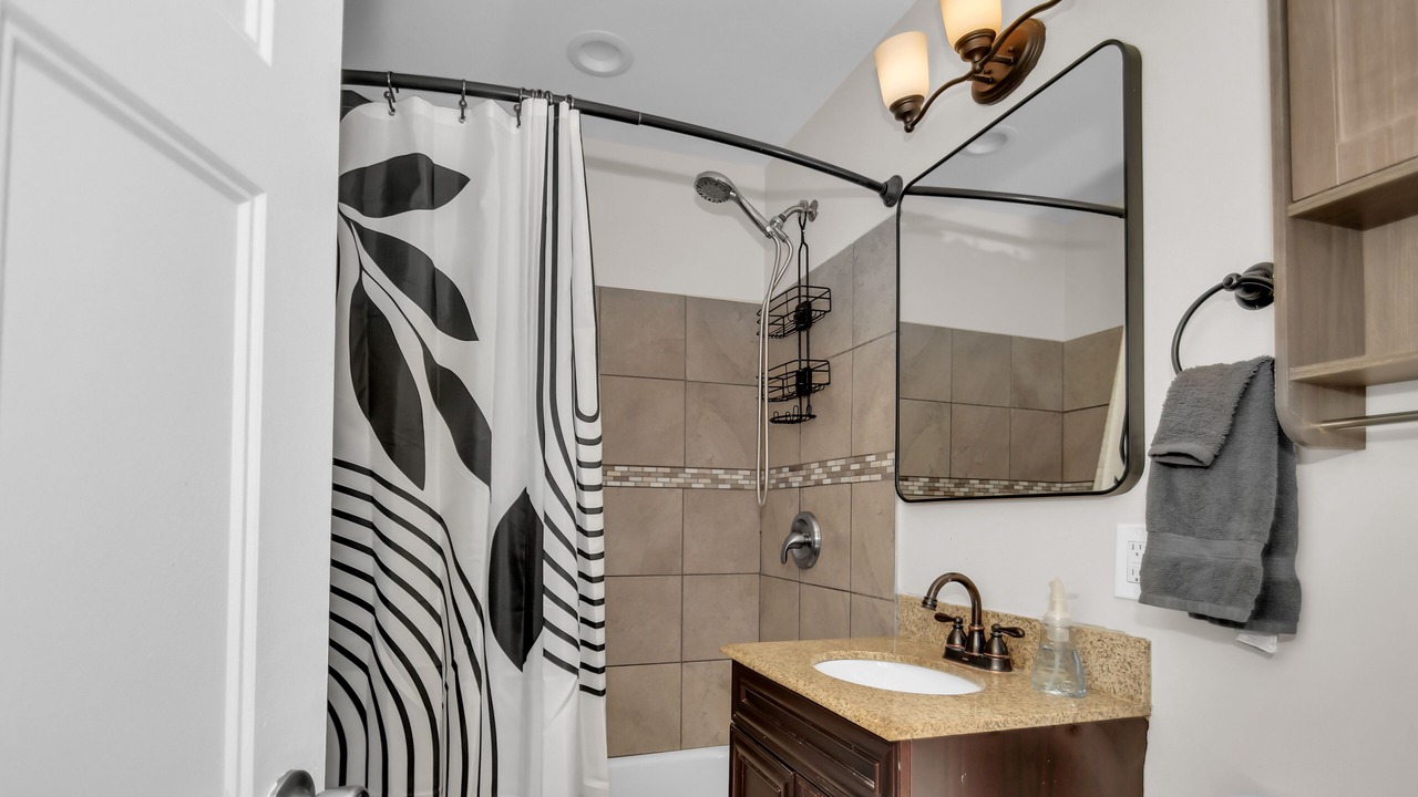 Photo of Bathroom in Lake Villa