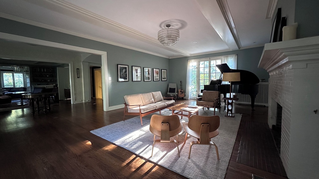 Photo of Livingroom in Glen Ellyn