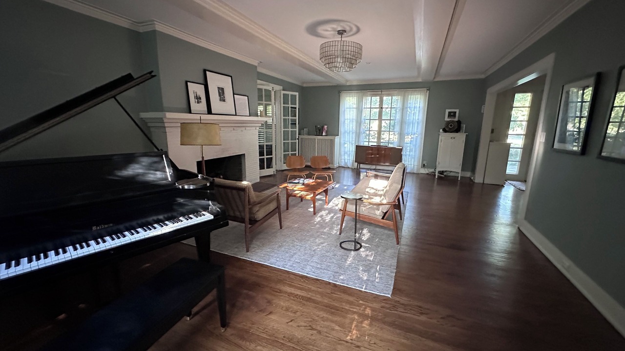 Photo of Bedroom in Glen Ellyn