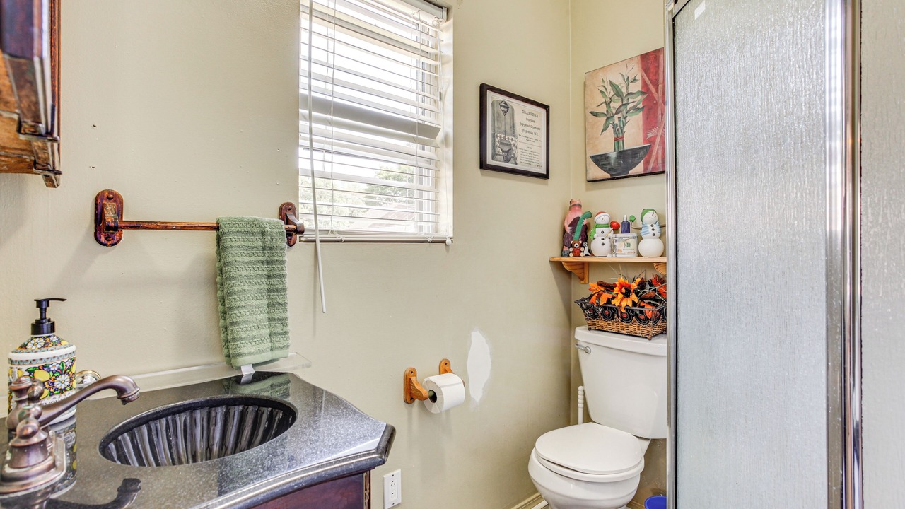 Photo of Bathroom in De Pue