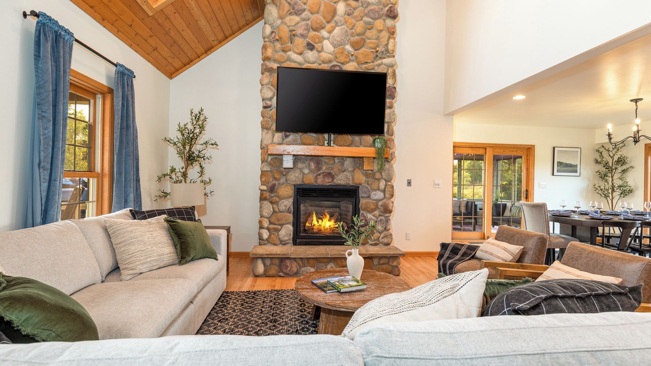 Photo of Livingroom in The Galena Territory