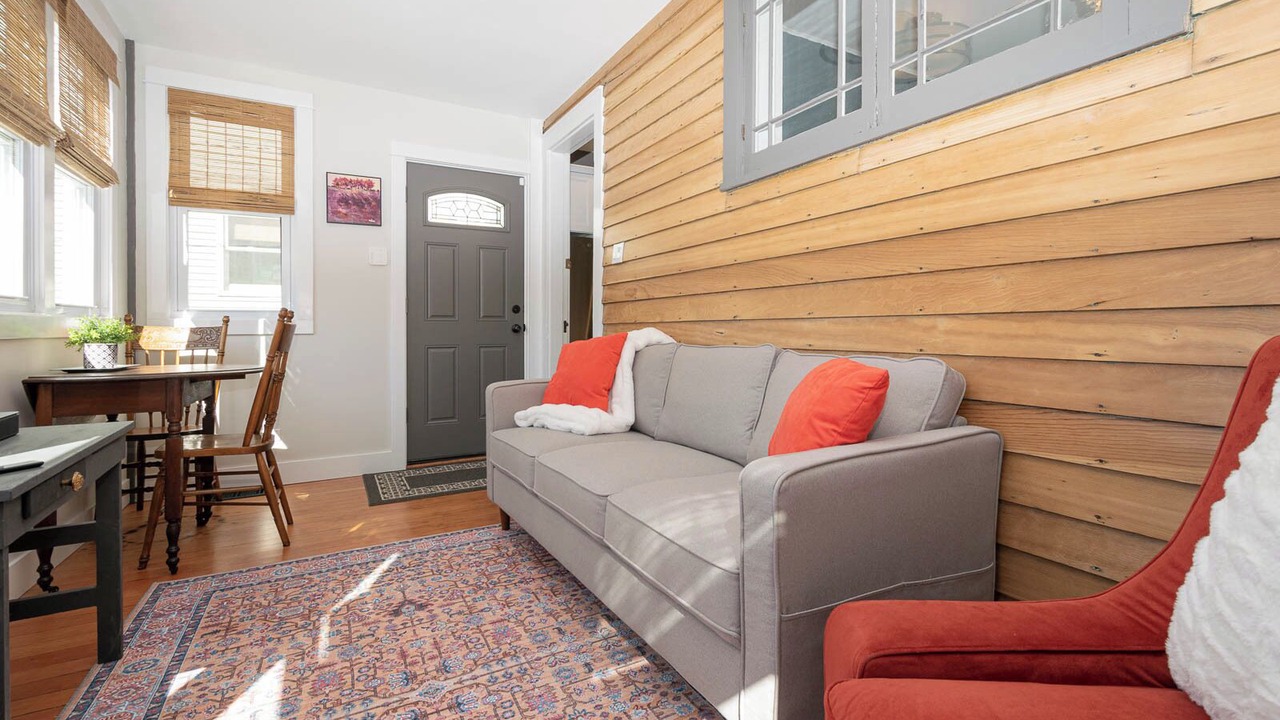 Photo of Livingroom in Andersonville