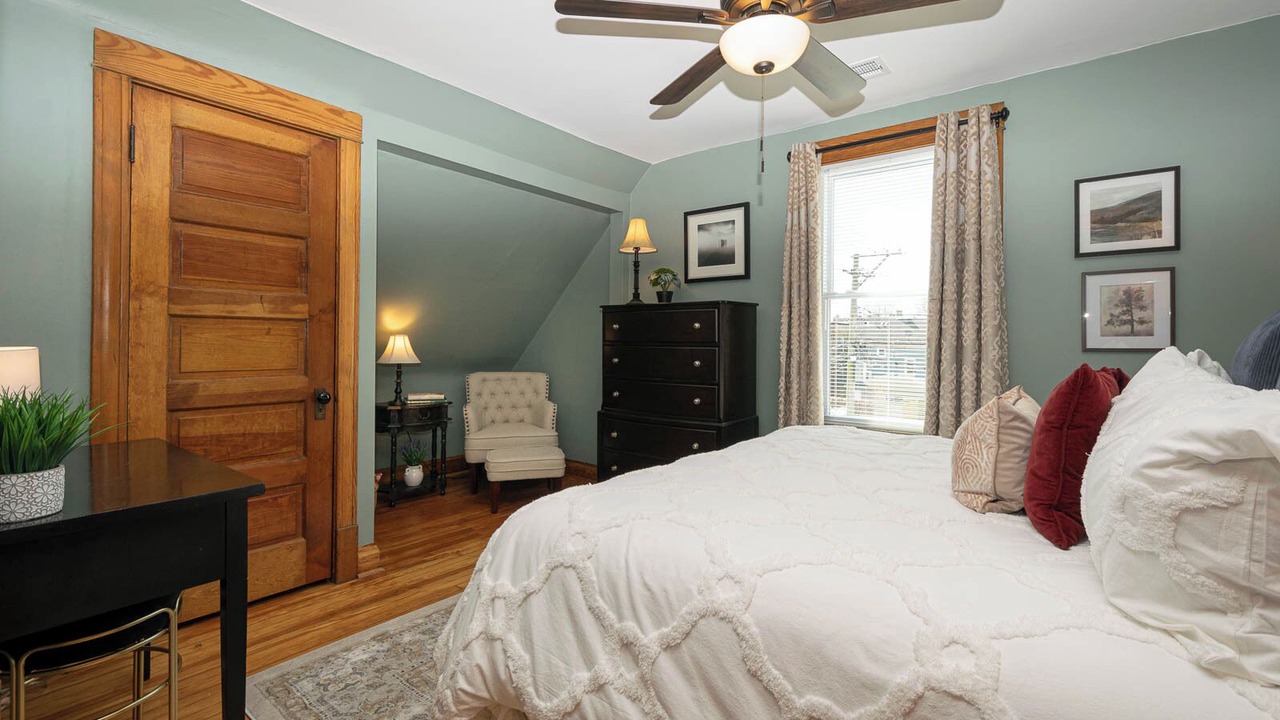 Photo of Bedroom in Andersonville