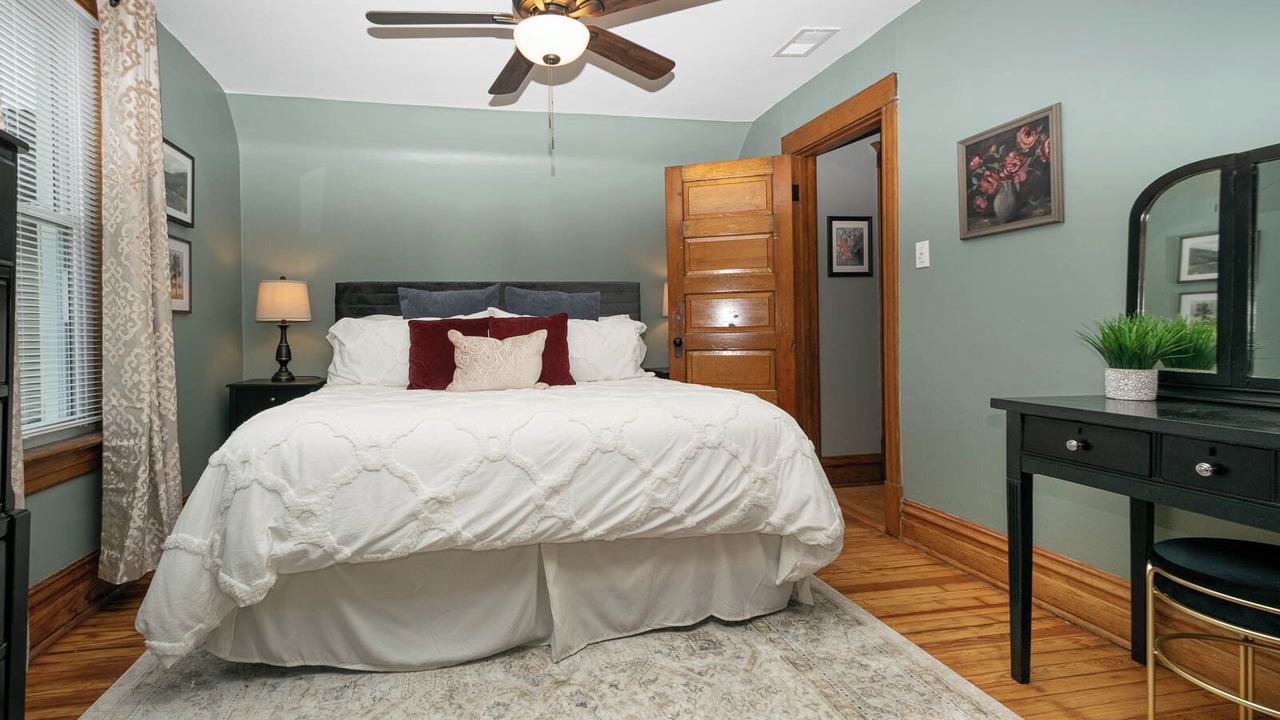 Photo of Bedroom in Andersonville