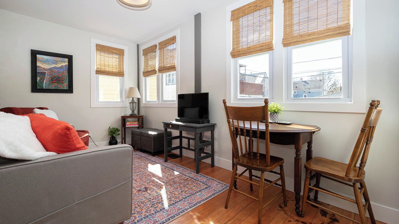 Photo of Livingroom in Andersonville