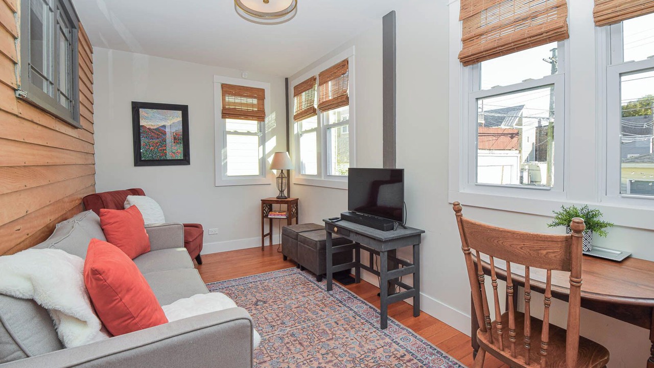 Photo of Livingroom in Andersonville