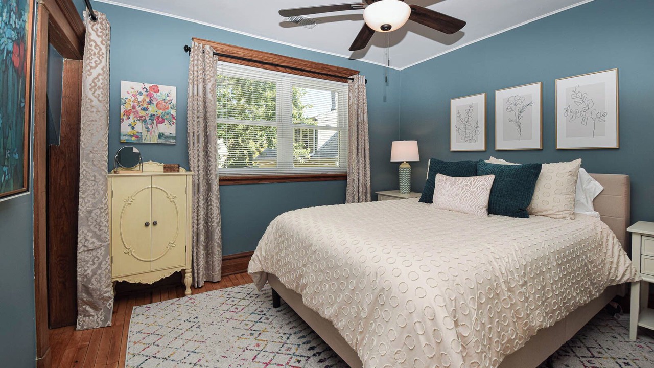 Photo of Bedroom in Andersonville