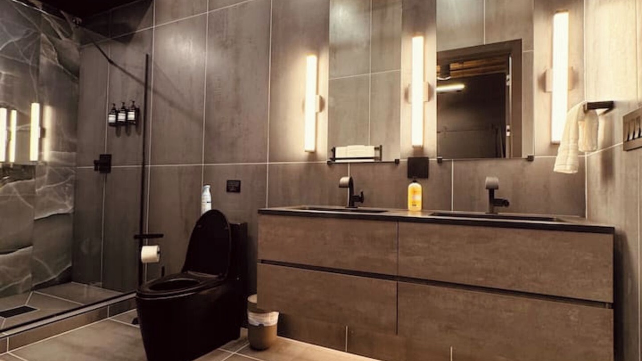Photo of Bathroom in Downtown Chicago
