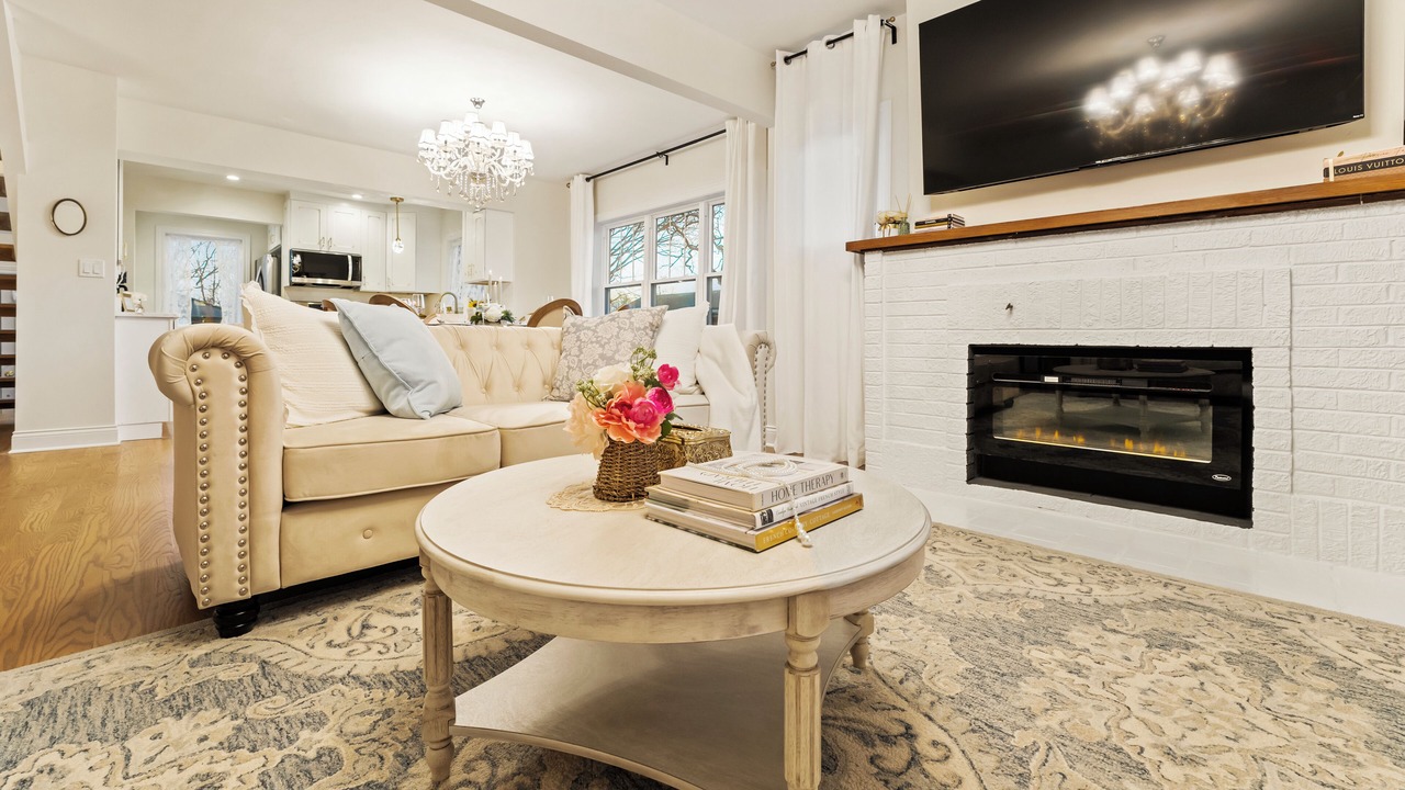 Photo of Livingroom in Glen Ellyn