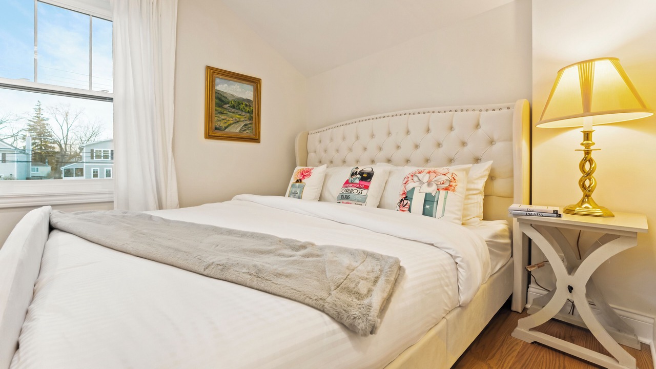 Photo of Bedroom in Glen Ellyn
