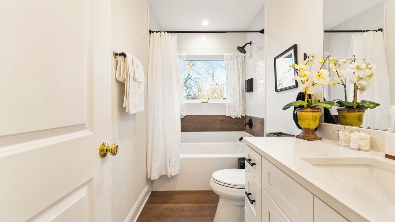 Photo of Bathroom in Glen Ellyn