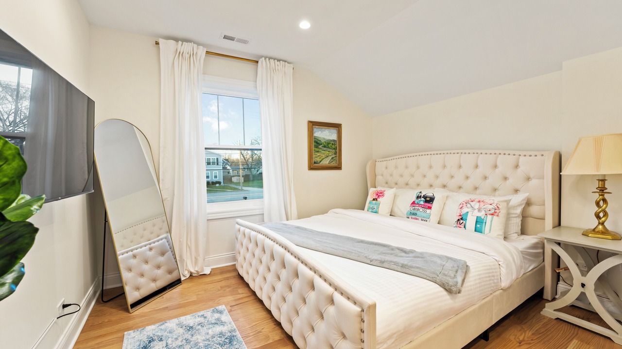 Photo of Bedroom in Glen Ellyn