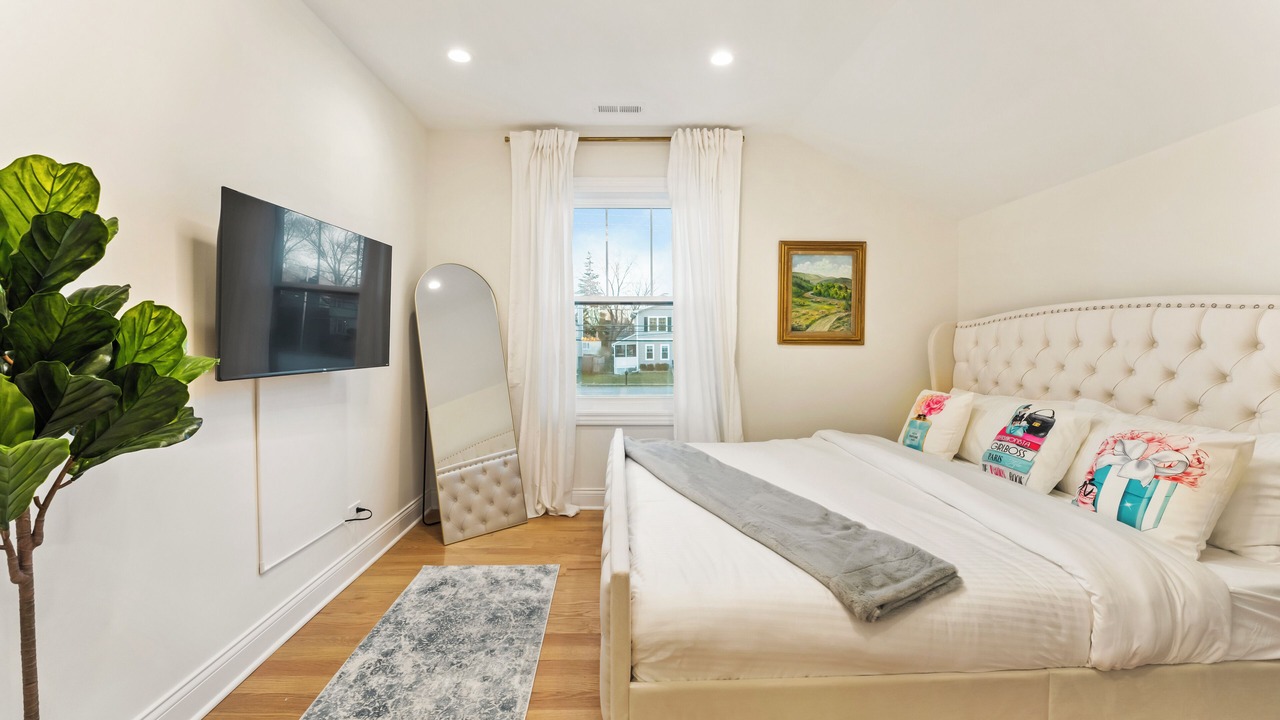Photo of Bedroom in Glen Ellyn