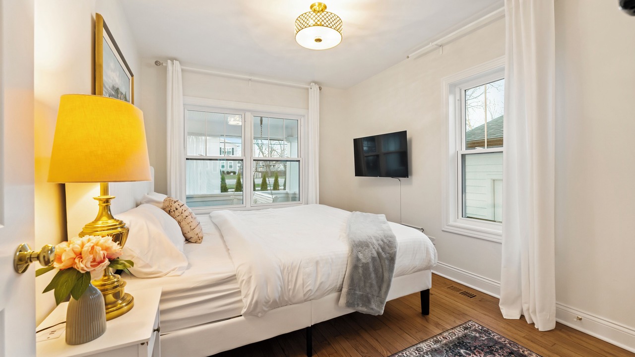 Photo of Bedroom in Glen Ellyn