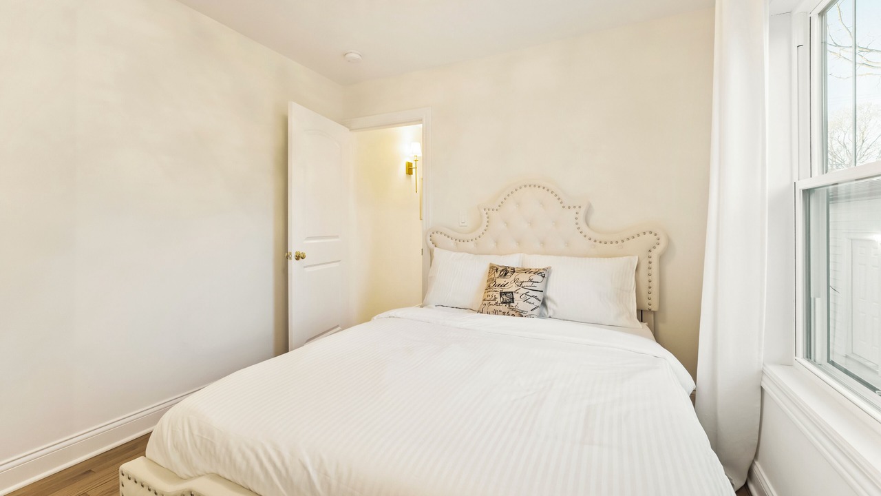 Photo of Bedroom in Glen Ellyn
