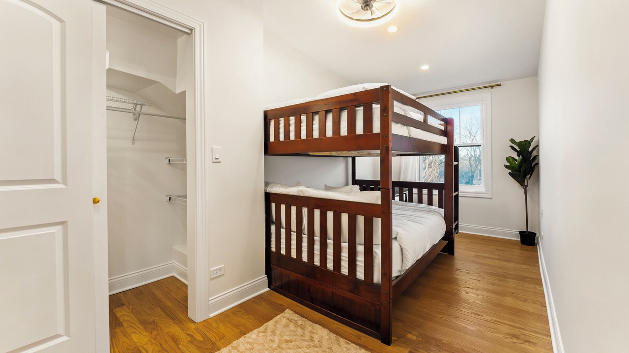 Photo of Bedroom in Glen Ellyn