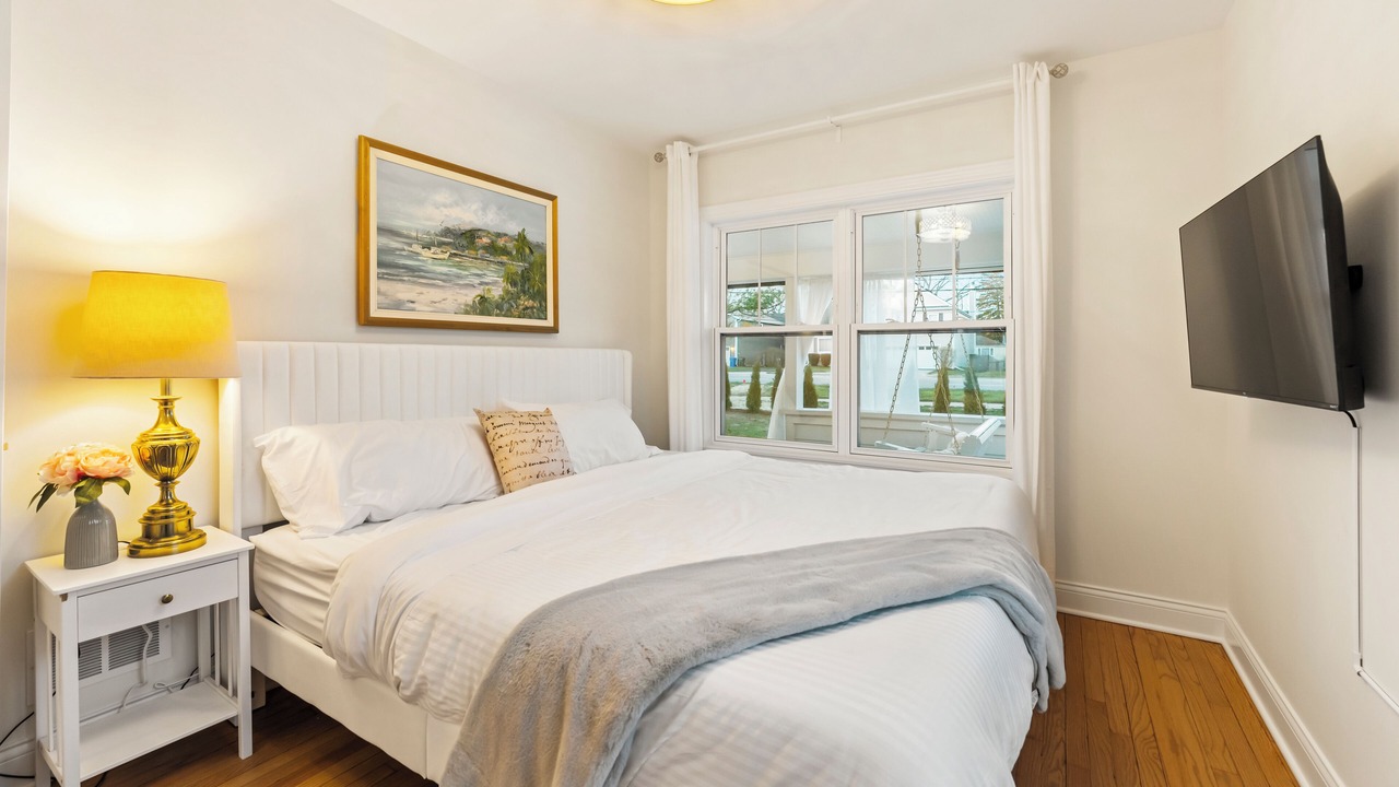 Photo of Bedroom in Glen Ellyn