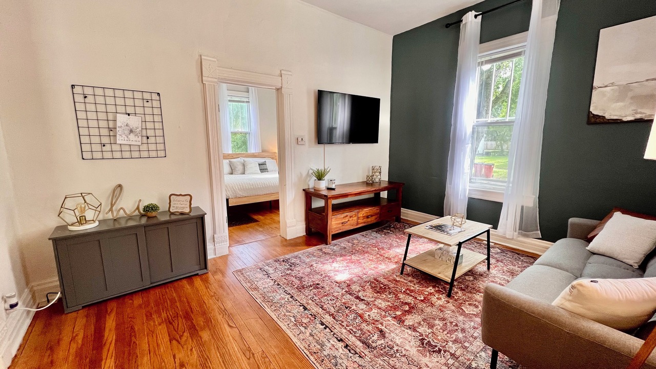 Photo of Livingroom in Champaign
