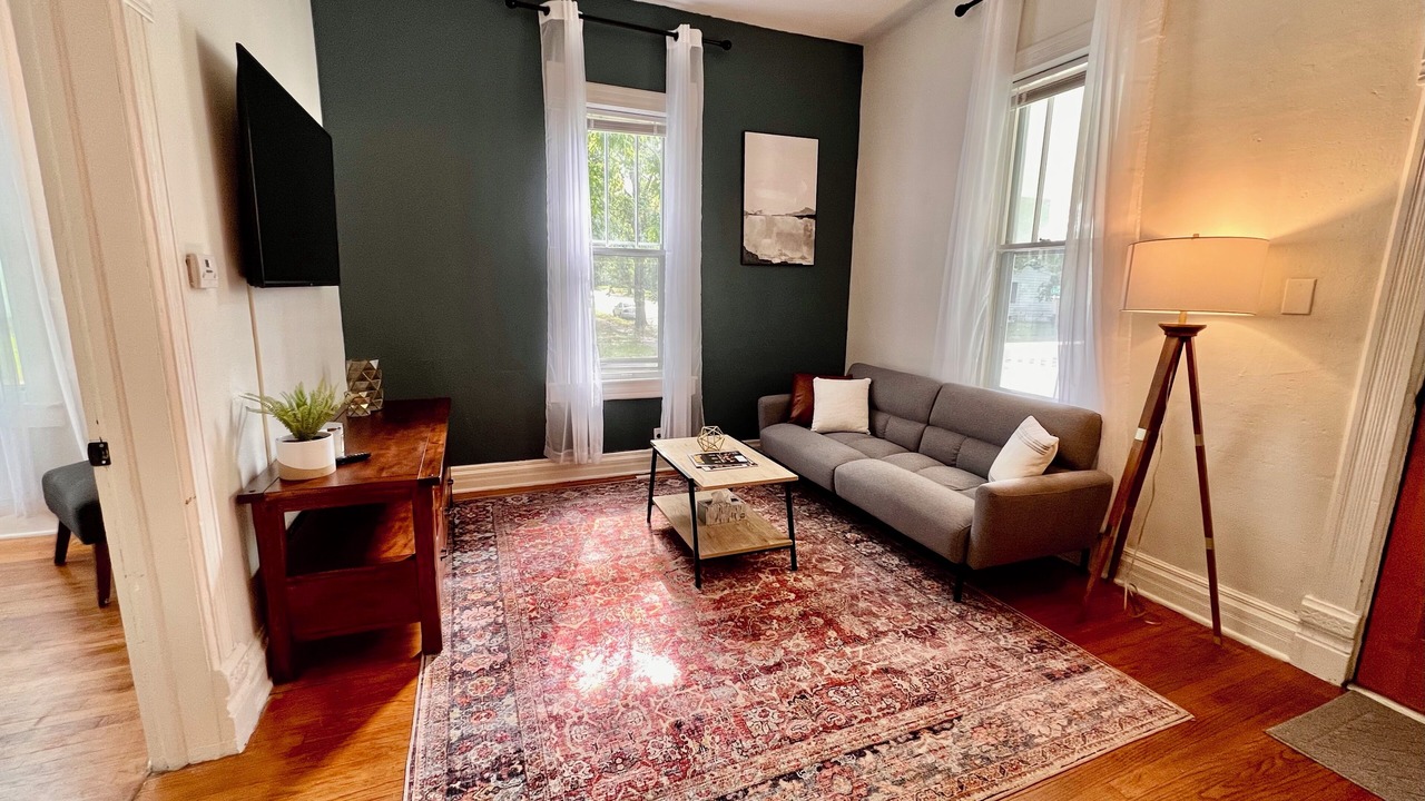 Photo of Livingroom in Champaign