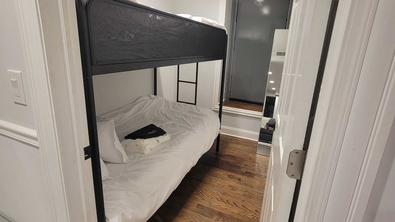 Photo of Bedroom in Pulaski Park