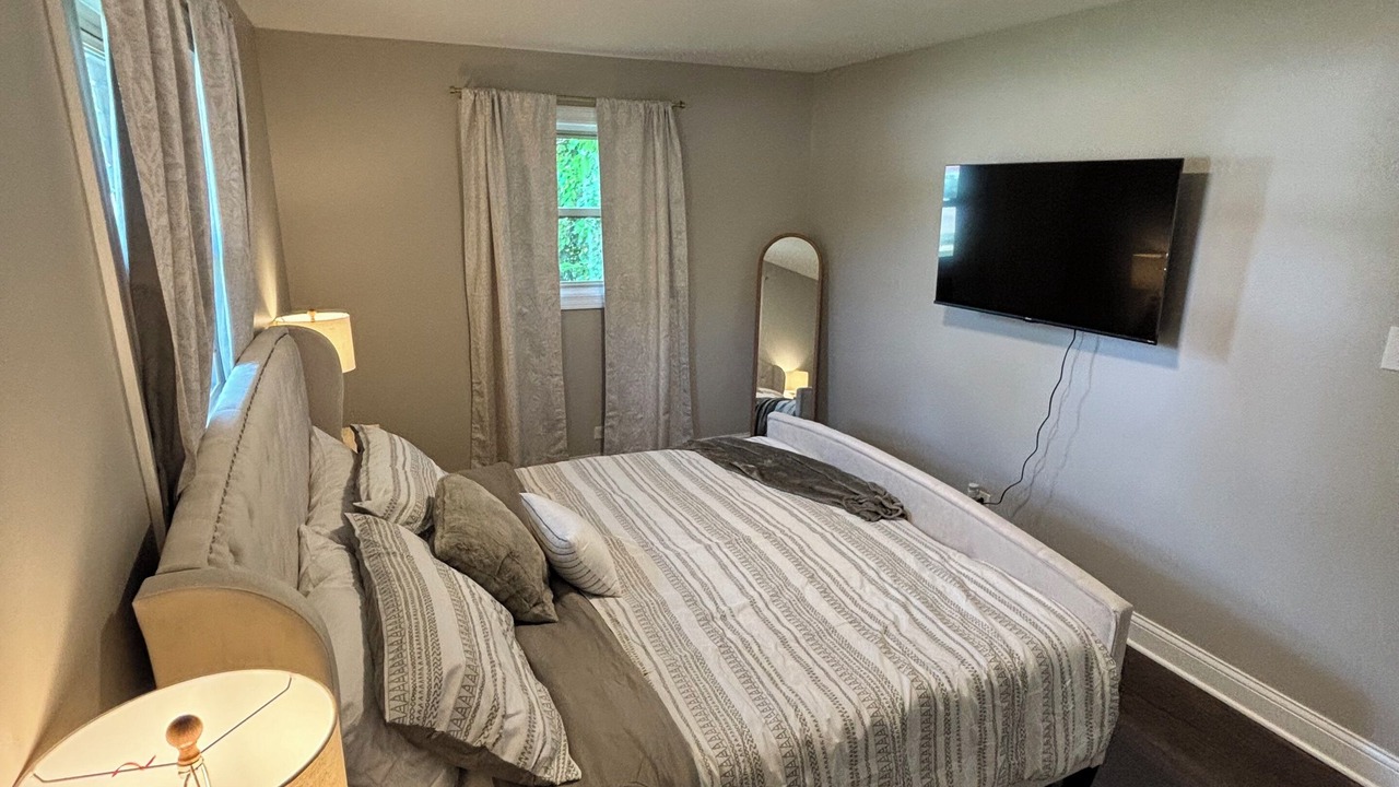 Photo of Bedroom in Burbank