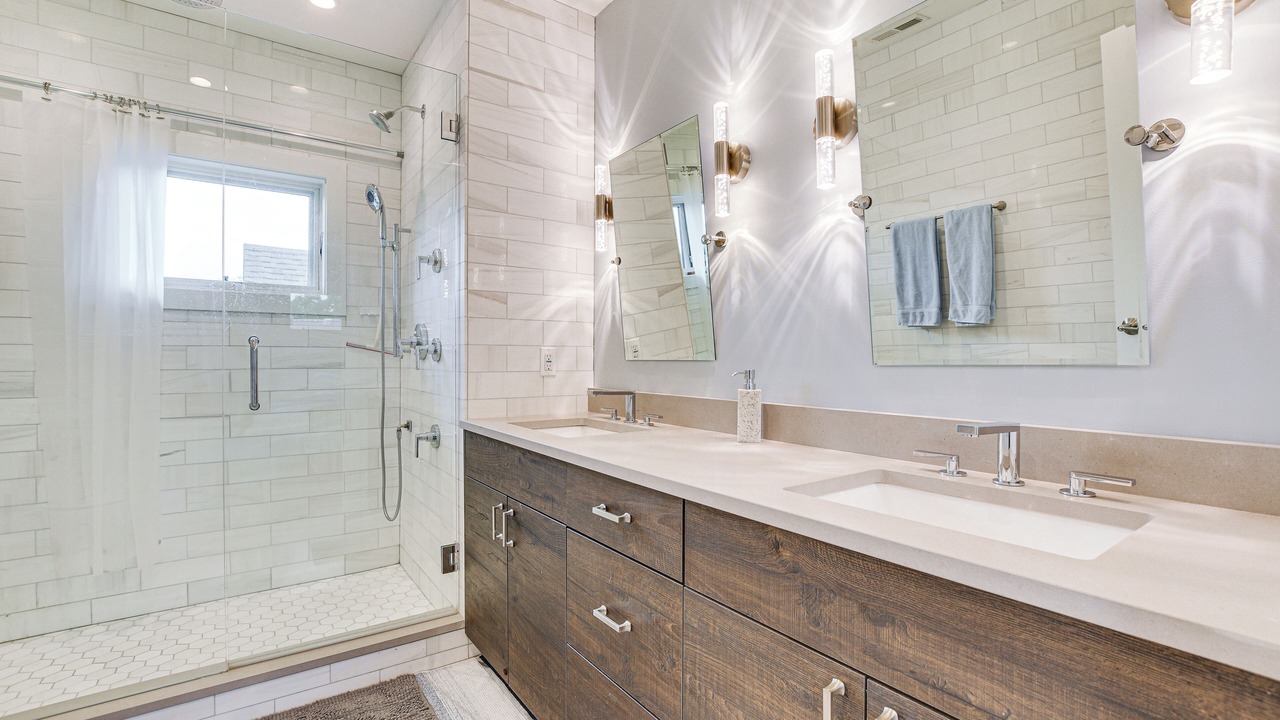 Photo of Bathroom in Albany Park