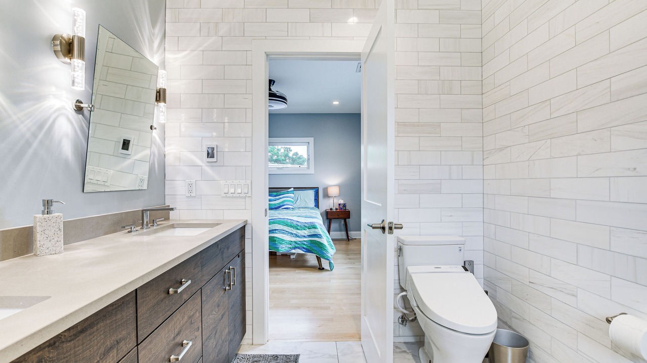 Photo of Bathroom in Albany Park