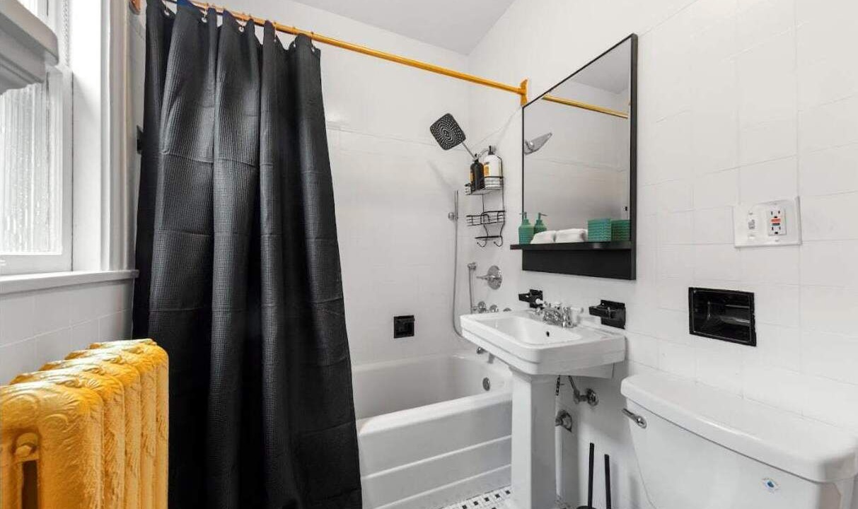 Photo of Bathroom in Wrigleyville